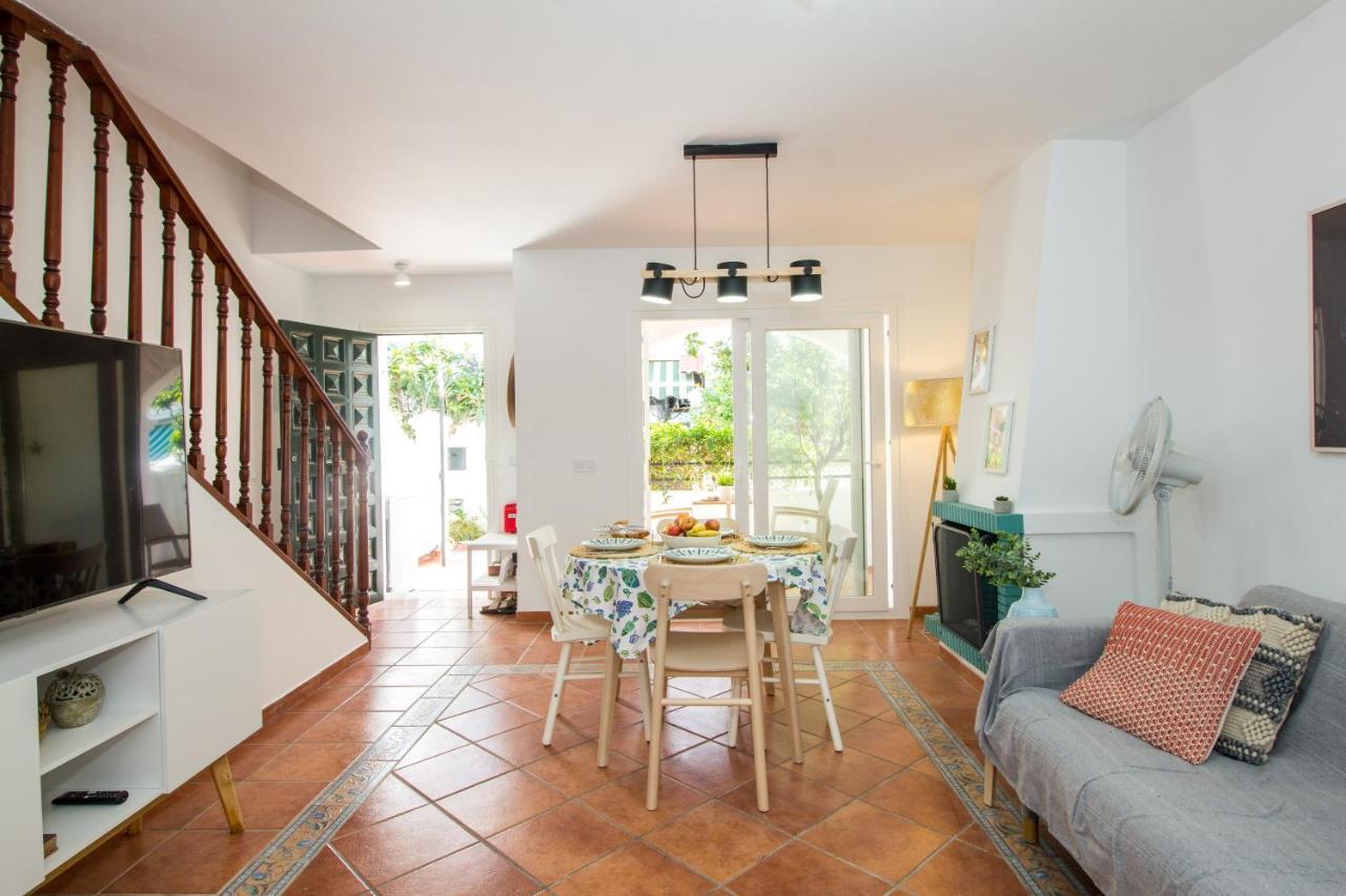A Cozy And Elegant Townhouse Across The Beach Torre de Benagalbon Esterno foto