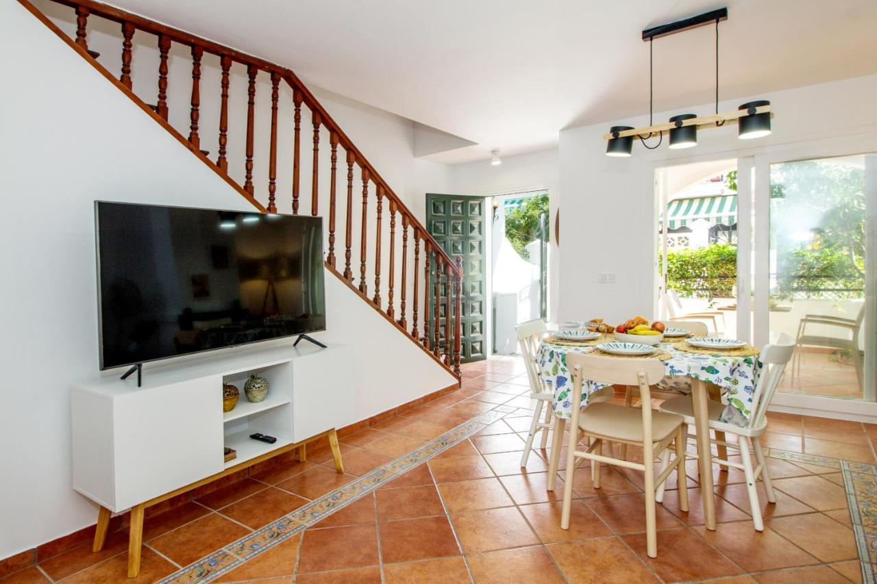 A Cozy And Elegant Townhouse Across The Beach Torre de Benagalbon Esterno foto